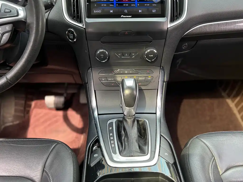 Ford Edge 2018 — фото 16