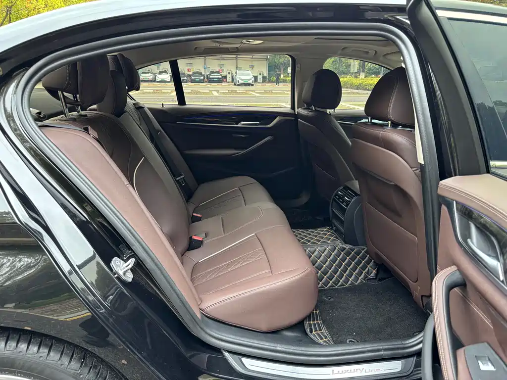 BMW 5 Series 2023 — фото 15