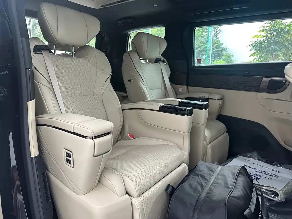 Toyota Alphard — фото 20