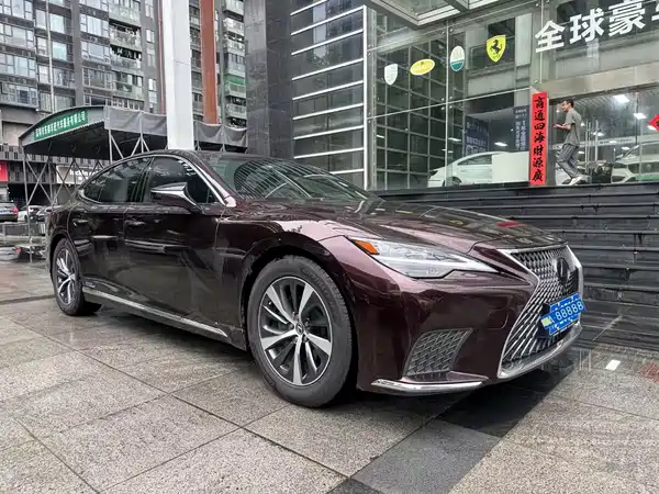 Lexus LS 2021