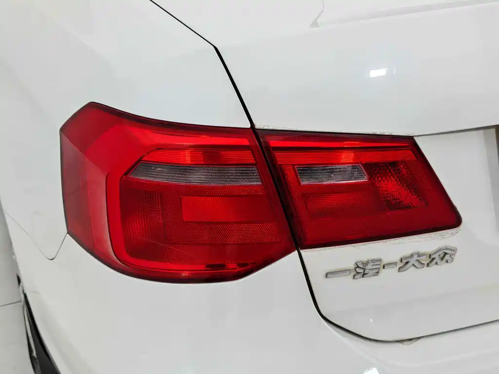 Volkswagen Jetta 2016 — фото 18