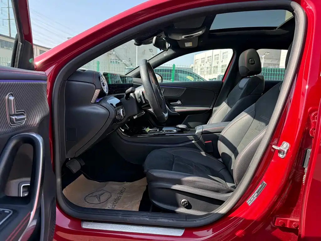 Mercedes-Benz A-Class 2024 — фото 13