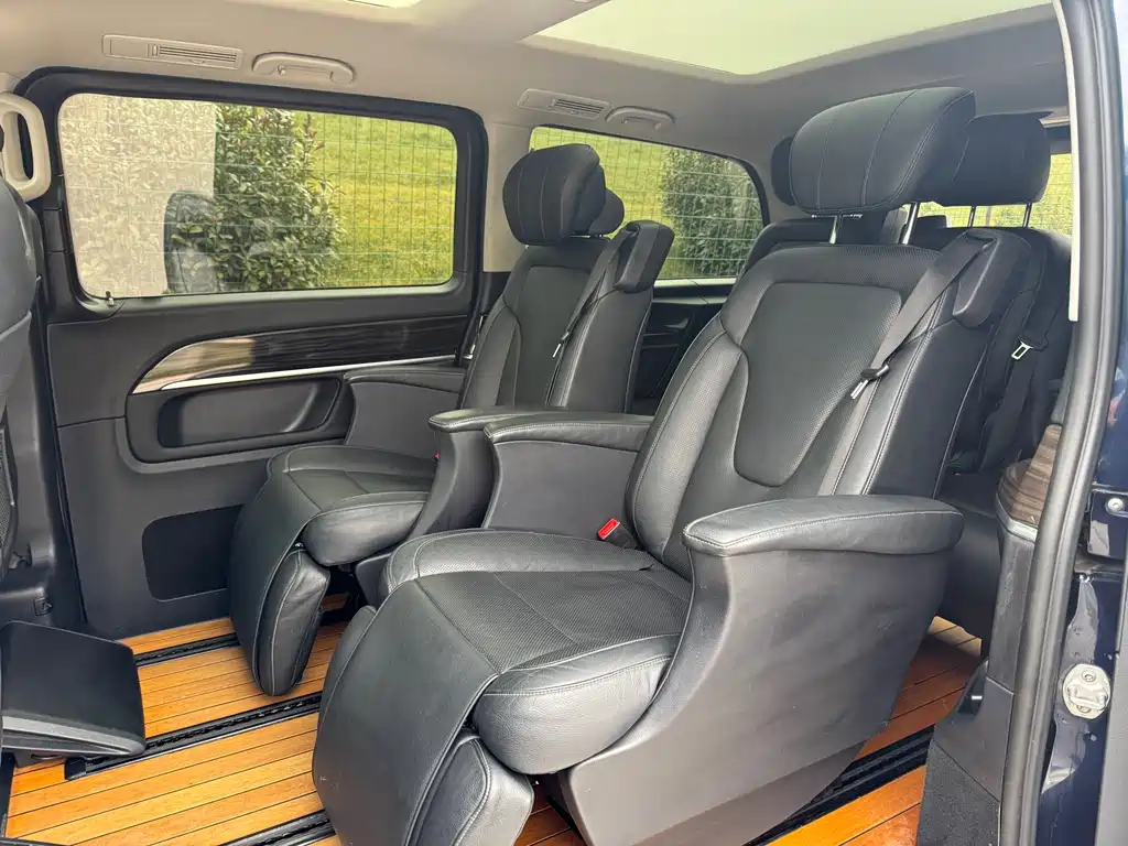 Mercedes-Benz V-Class 2018 — фото 9
