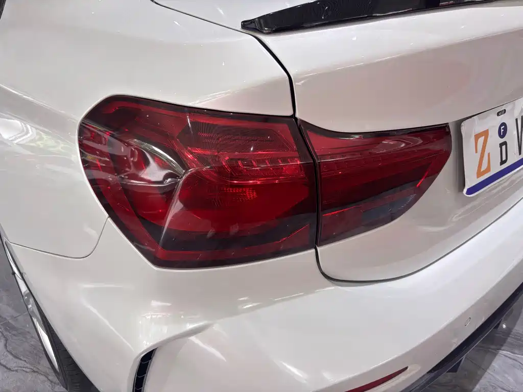 BMW 1 Series 2019 — фото 25