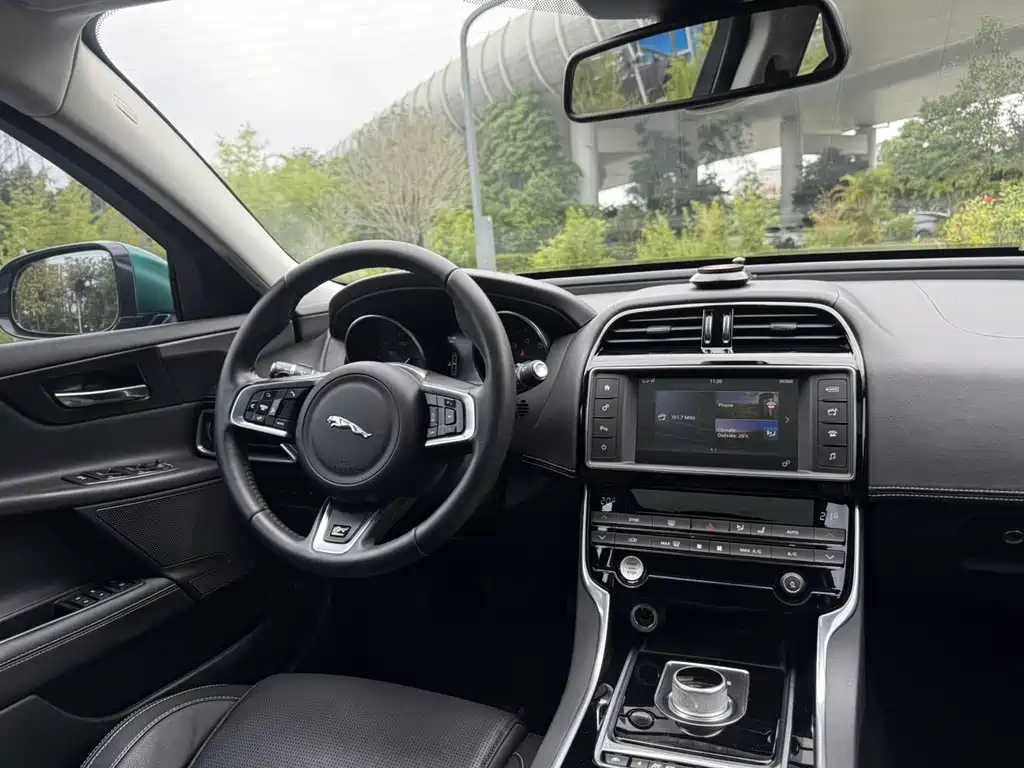 Alfa Romeo Stelvio 2018 — фото 11