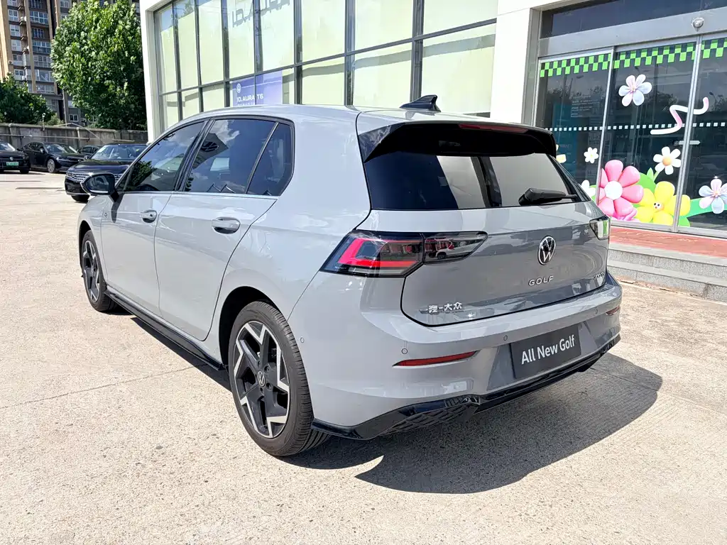 Volkswagen Golf 2025