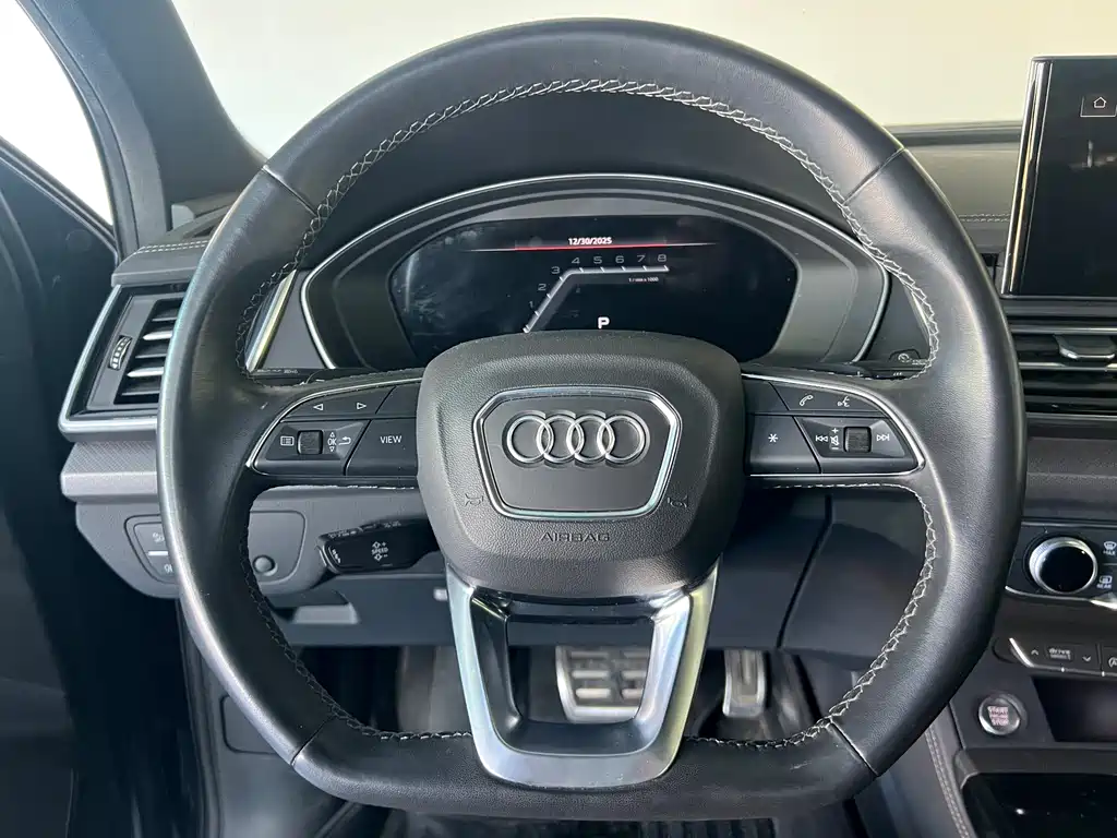 Audi Q5L 2023 — фото 11