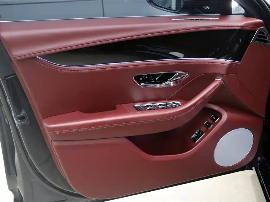 Bentley Flying Spur PHEV 2023 — фото 10
