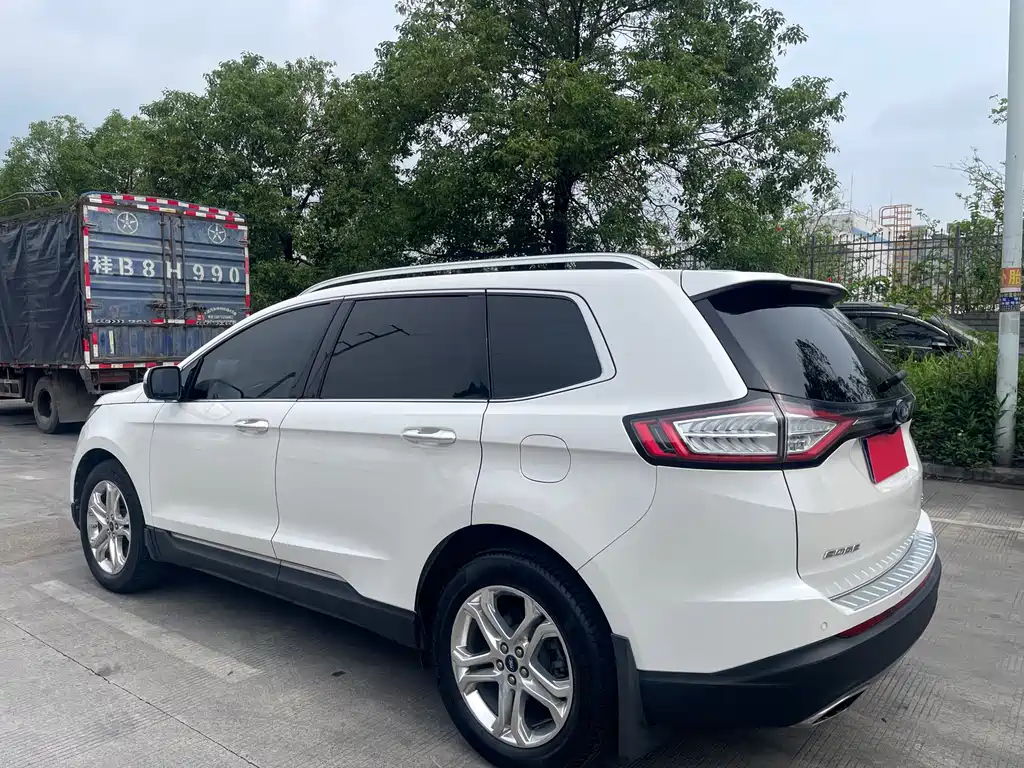 Ford Edge 2017 — фото 10