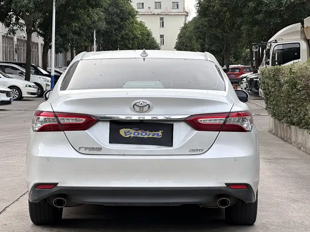 Toyota Camry 2022 — фото 4