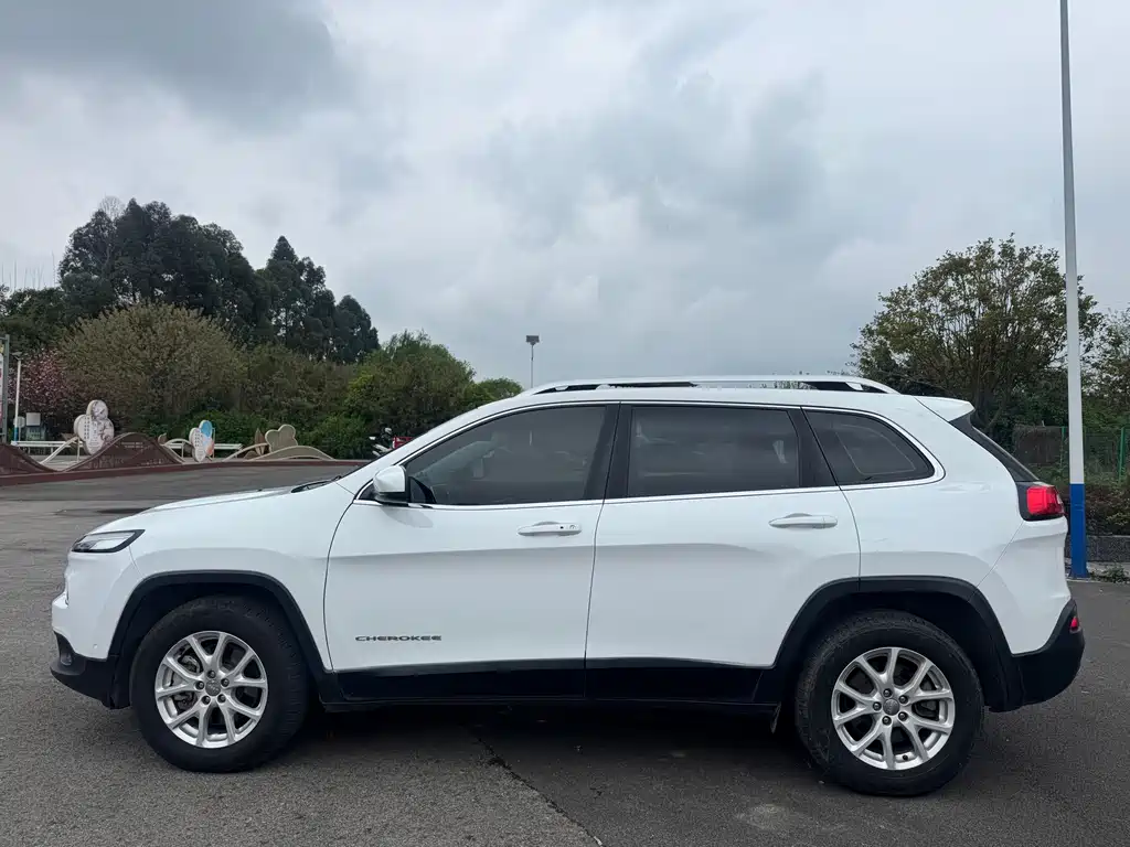 Jeep Cherokee 2016 — фото 4