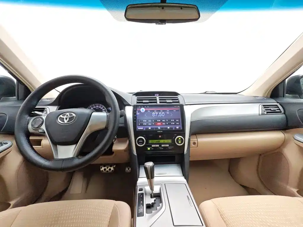 Toyota Camry 2012 — фото 5