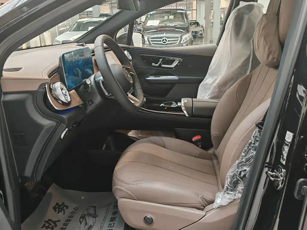 Mercedes-Benz EQE SUV 2026 — фото 8