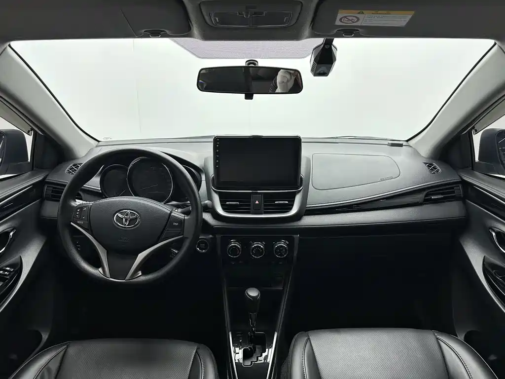Toyota Yaris L 2022