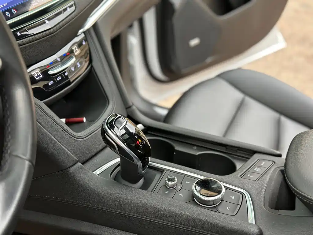 Cadillac XT5 2020 — фото 14