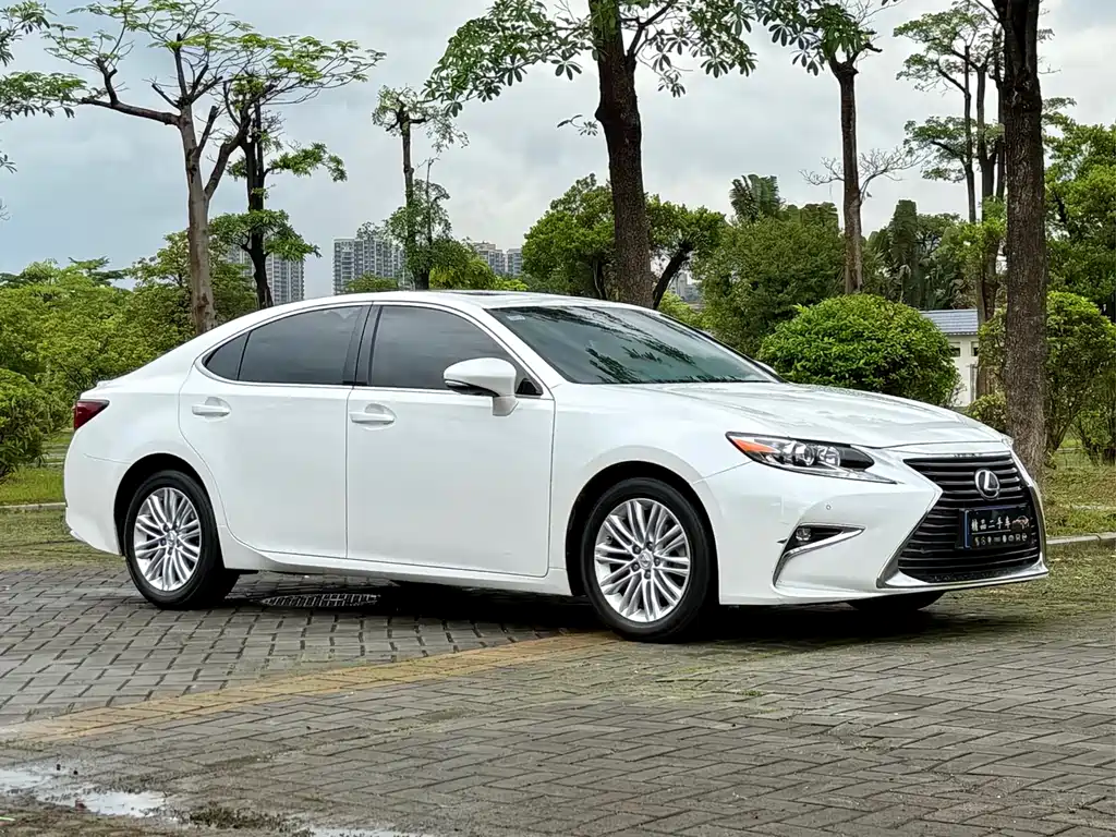 Lexus ES 2017 — фото 3