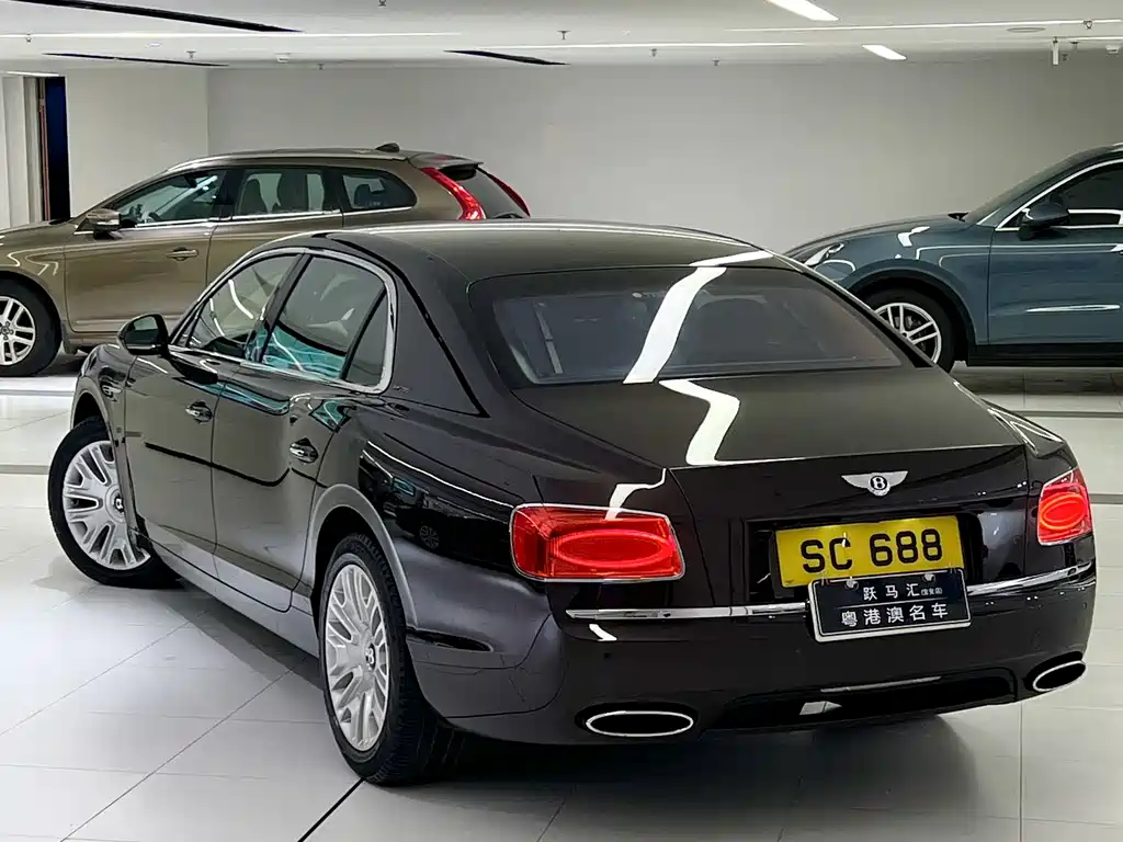 Bentley Flying Spur 2015 — фото 3