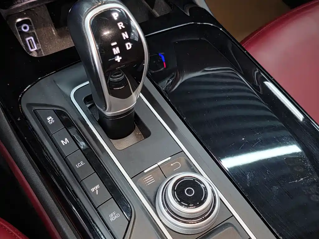 Maserati Levante 2017 — фото 13