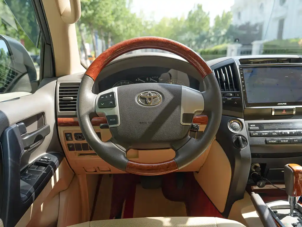 Toyota Land Cruiser 2016 — фото 14