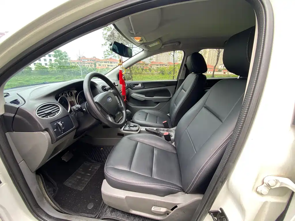 Ford Focus 2015 — фото 10