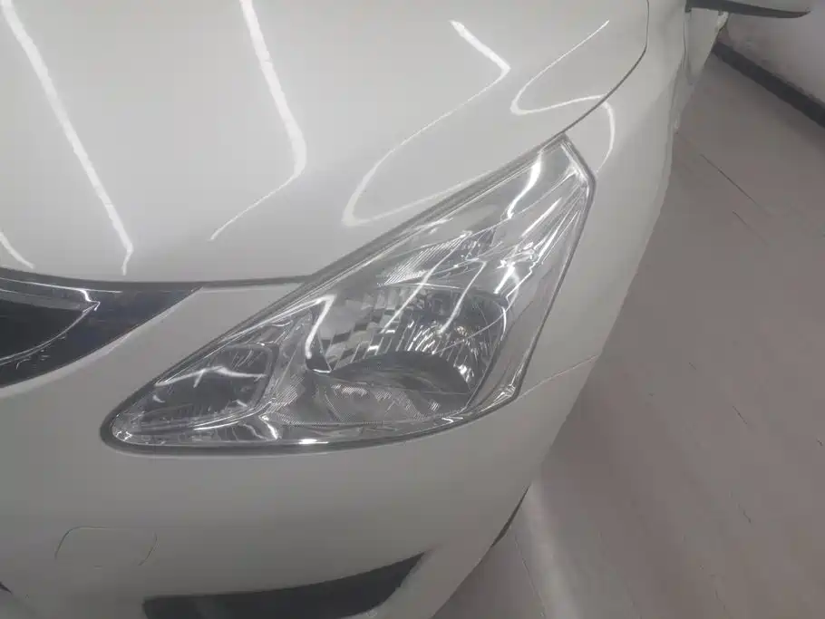 Nissan Tiida 2012