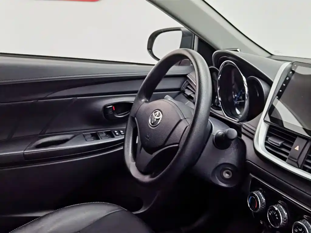 Toyota Yaris L 2019 — фото 22