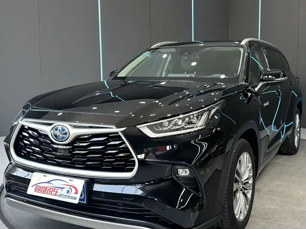 Toyota Highlander 2021 — фото 1