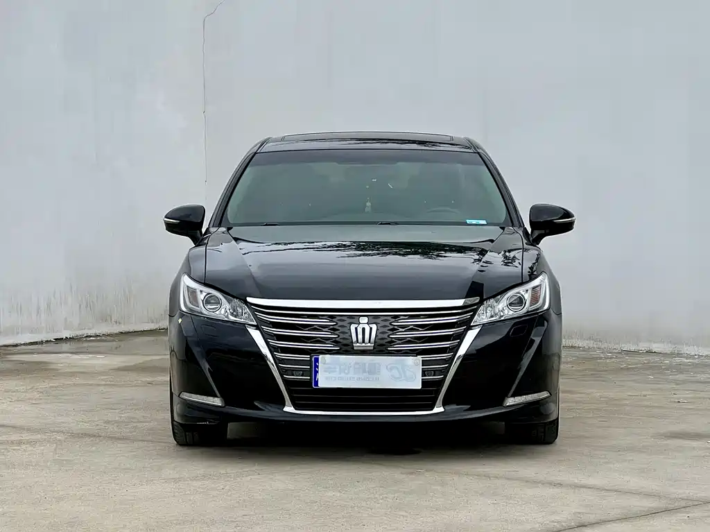 Toyota Crown 2017 — фото 2