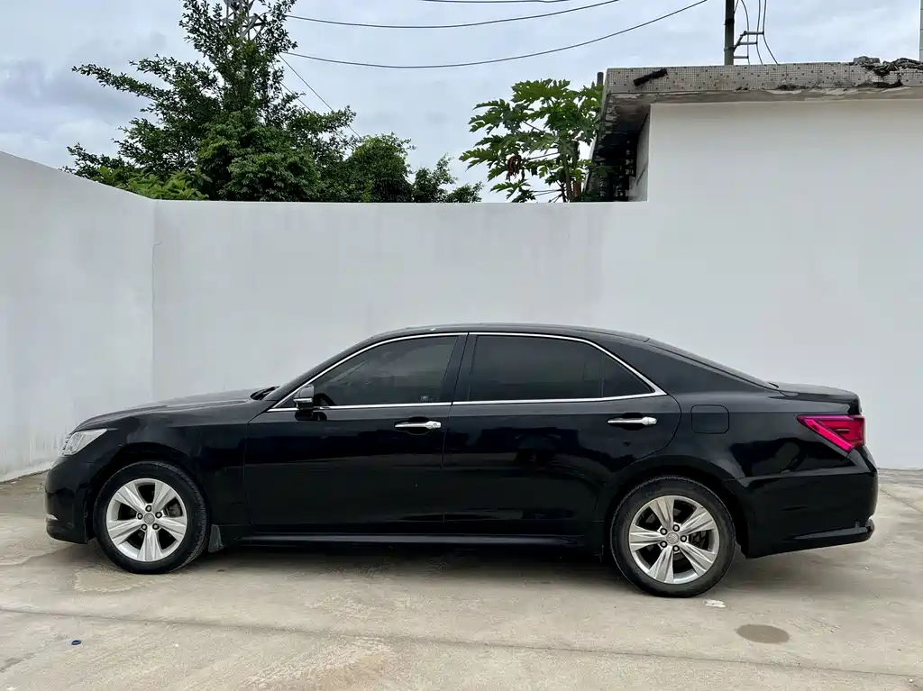 Toyota Crown 2017 — фото 11