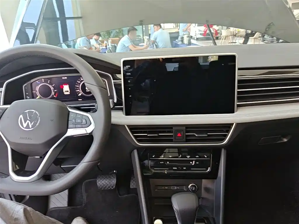 Volkswagen Tiguan L PHEV 2025 — фото 10
