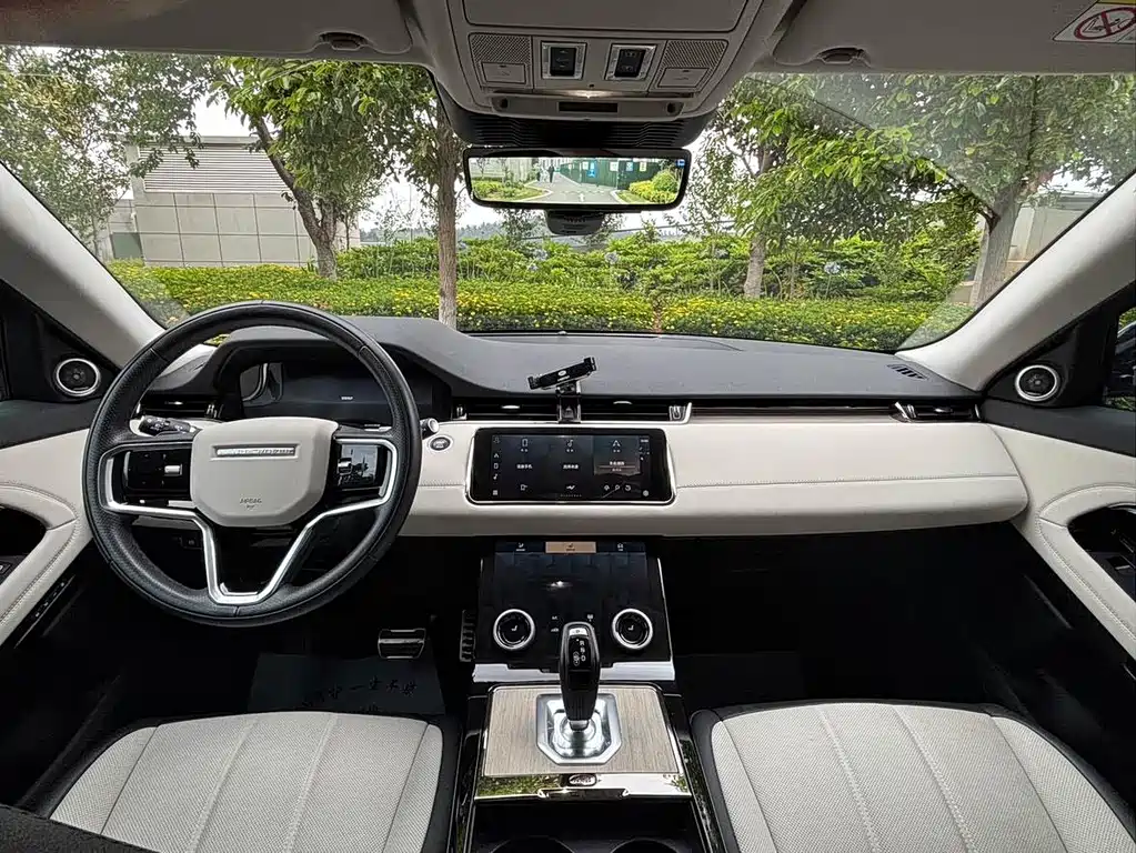 Land Rover Range Rover Evoque 2023 — фото 11