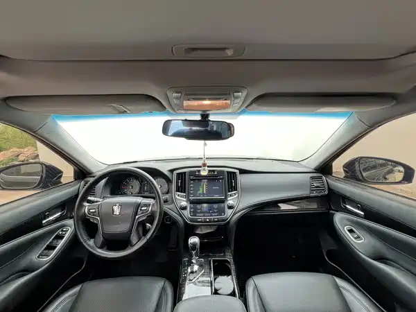 Toyota Crown 2017