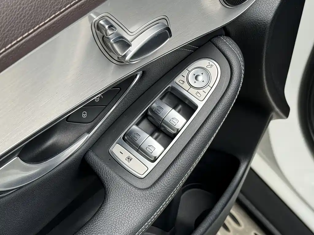 Mercedes-Benz GLC 2018 — фото 18