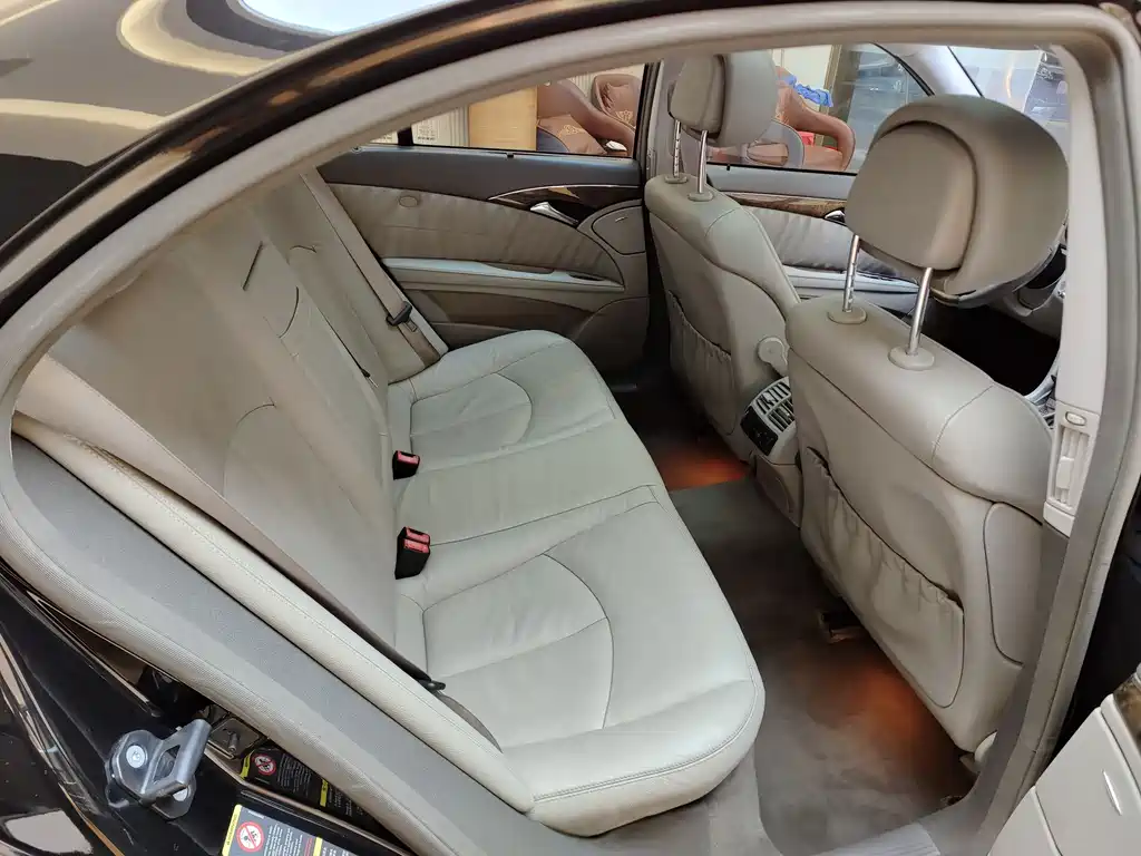 Mercedes-Benz E-Class 2008 — фото 16