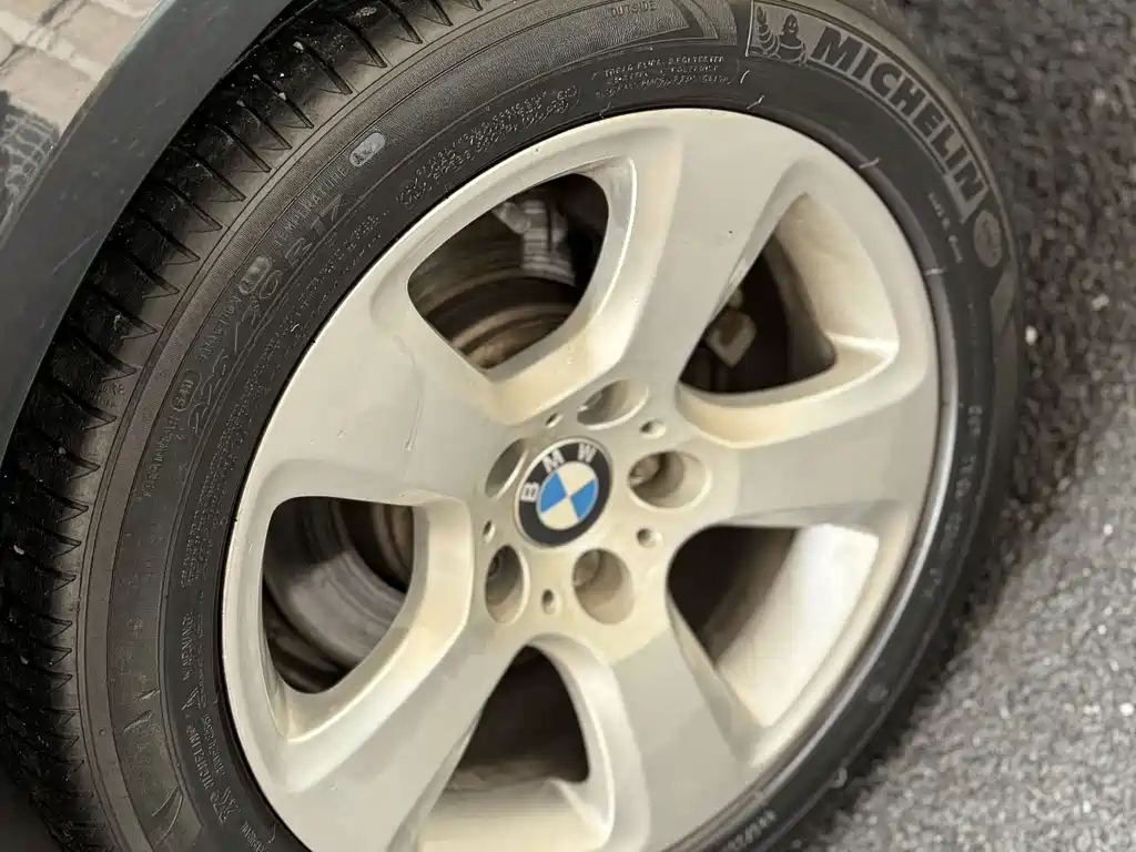 BMW 5 Series 2010 — фото 17