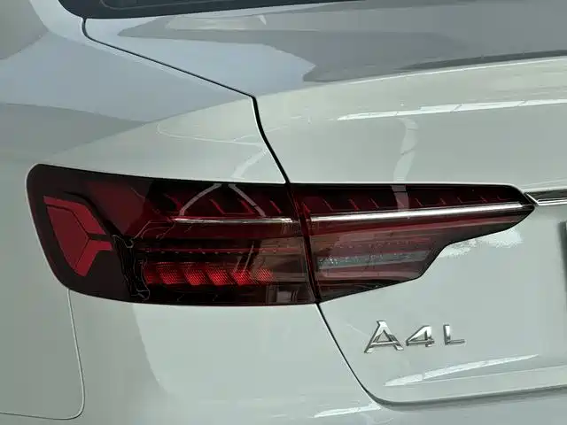 Audi A4L 2024 — фото 21