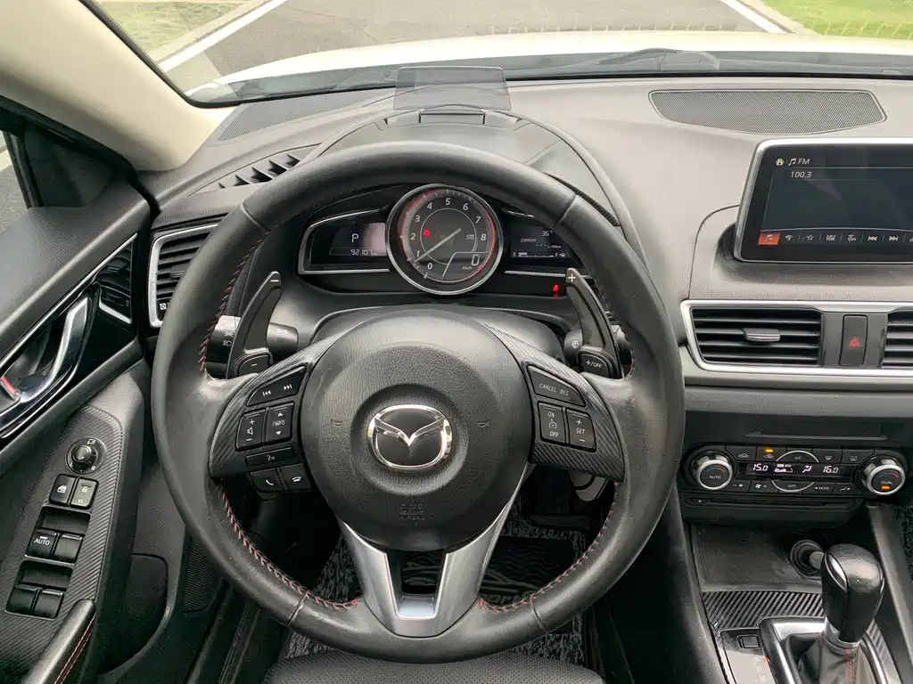 Mazda 3 Axela 2016 — фото 10