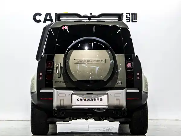 Land Rover Defender 2023
