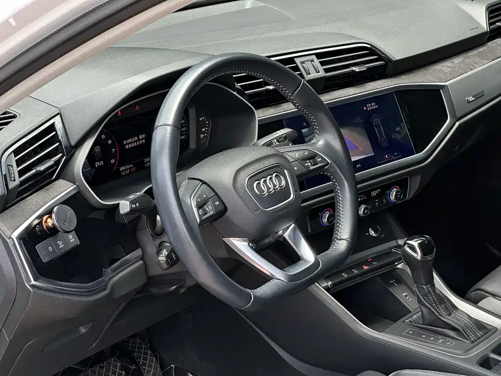 Audi Q3 2020 — фото 11