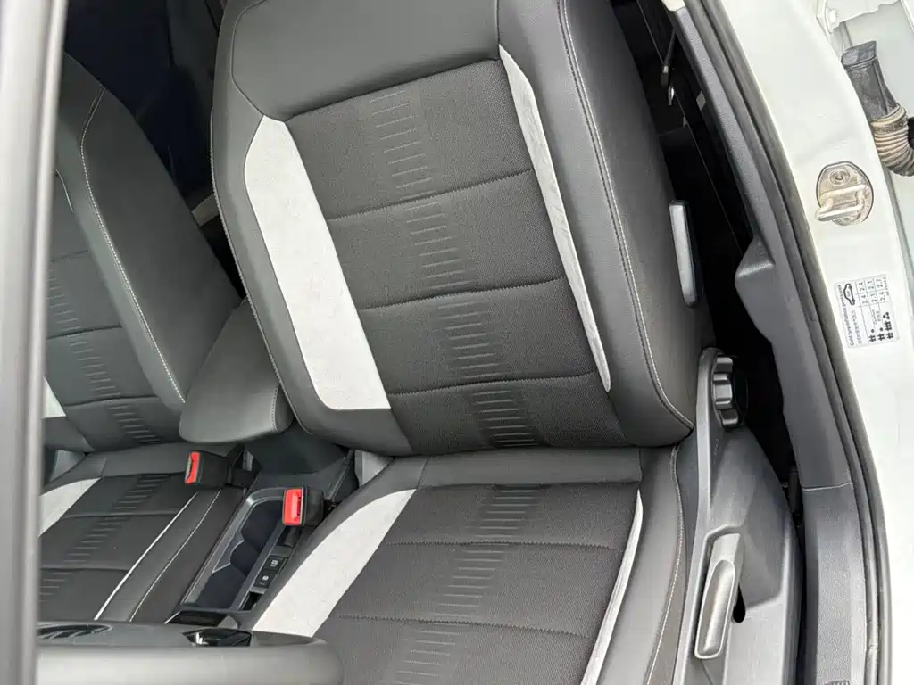 Volkswagen T-Roc 2023 — фото 7