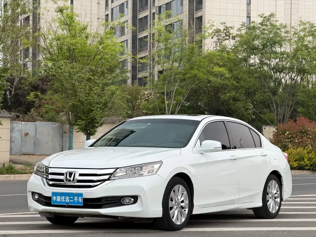 Honda Accord 2015 — фото 1