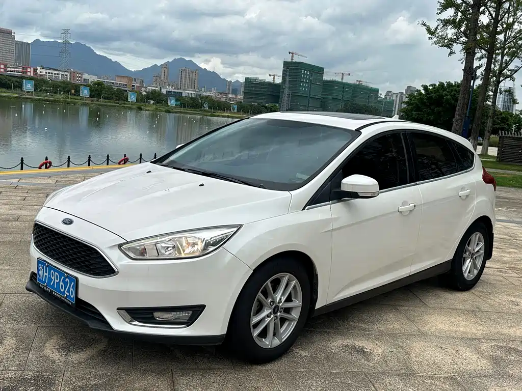 Ford Focus 2019 — фото 1