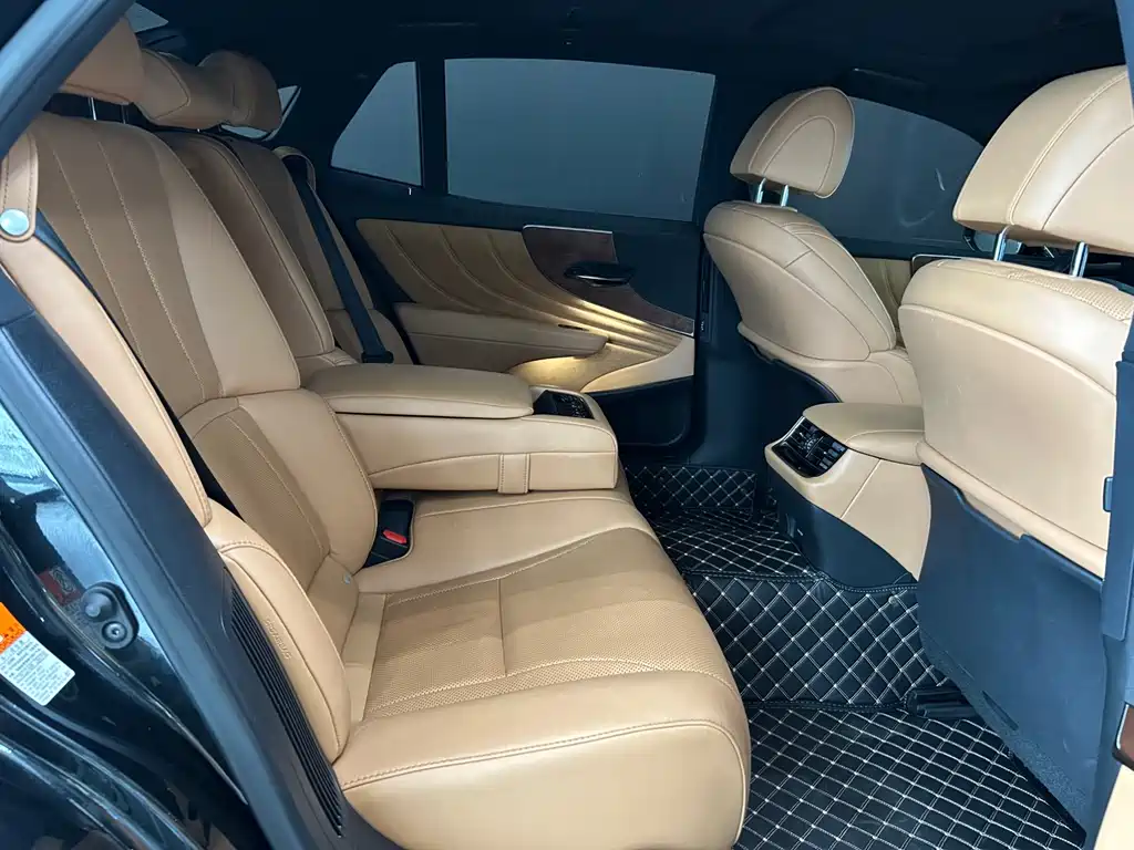 Lexus LS 2021 — фото 15