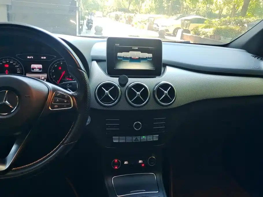 Mercedes-Benz B-Class 2016 — фото 13