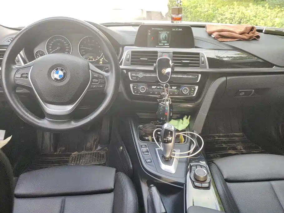BMW 3 Series 2018 — фото 12