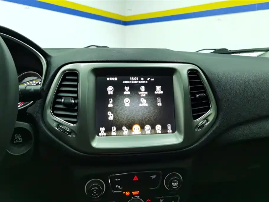 Jeep Compass 2017 — фото 13