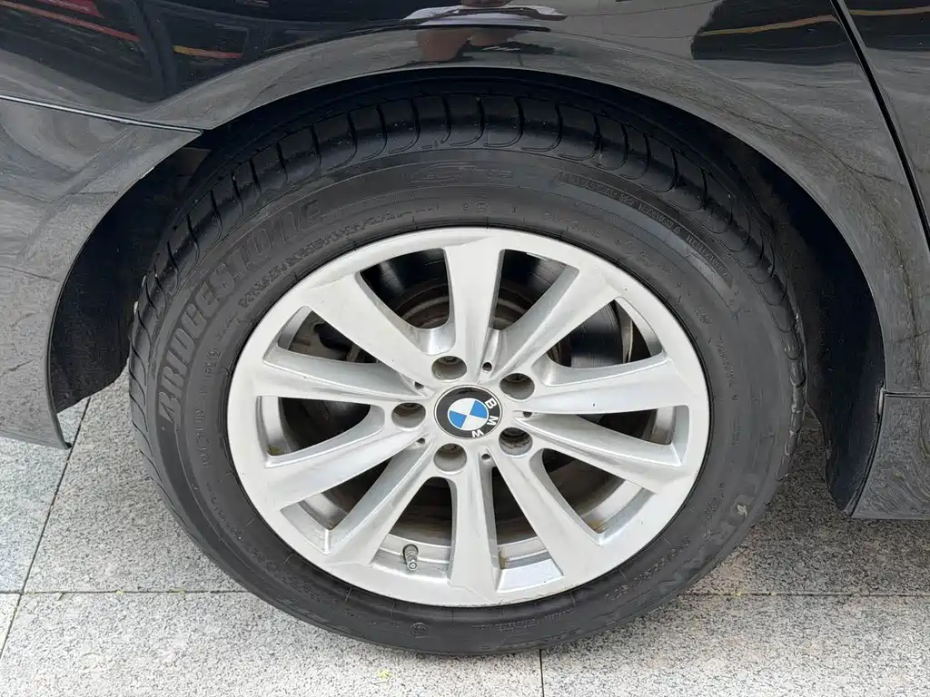 BMW 5 Series 2014 — фото 15