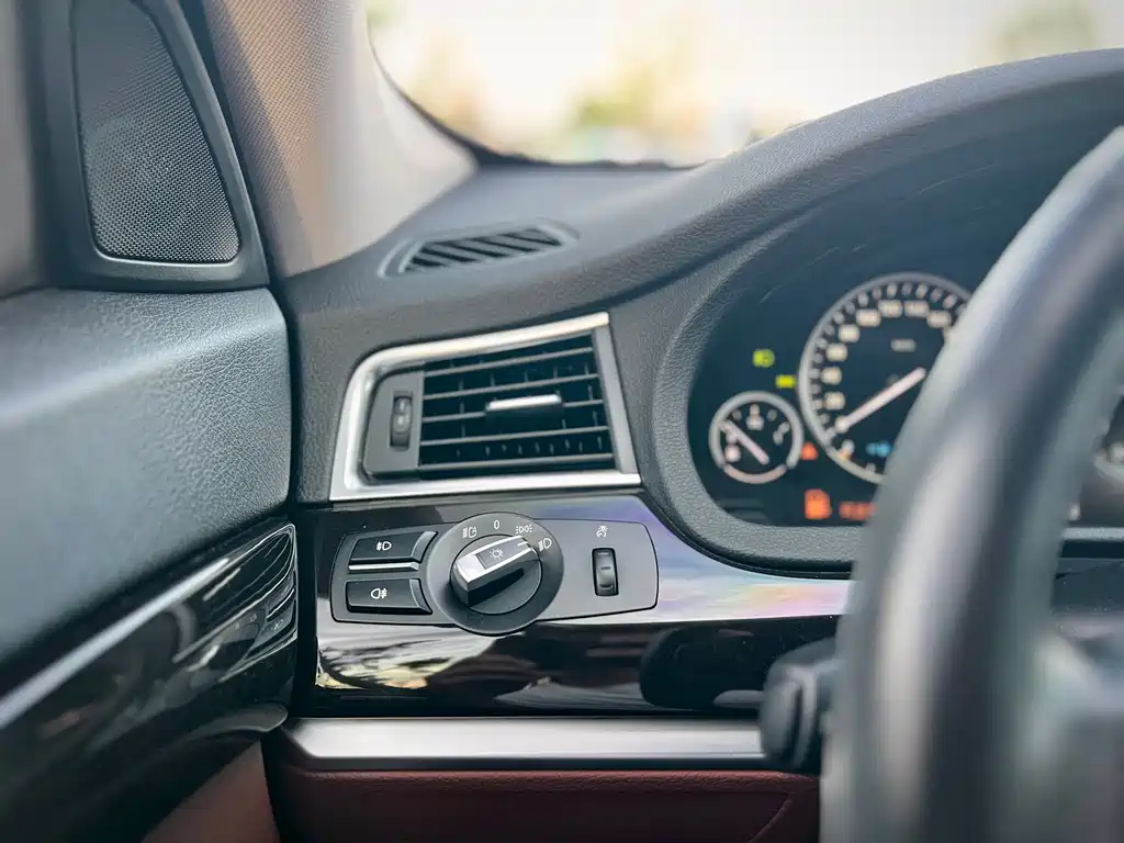 BMW 5 Series GT 2016 — фото 14