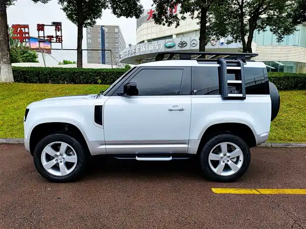 Land Rover Defender 2022