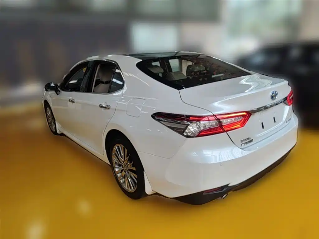 Toyota Camry 2018 — фото 9